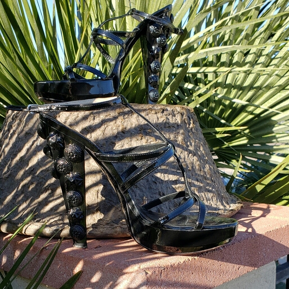 Authentic BURBERRY heels - Picture 1 of 4